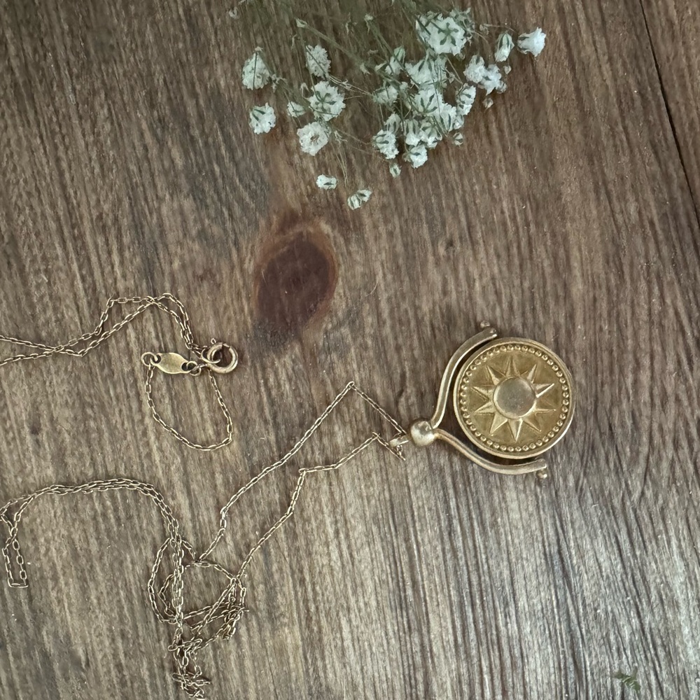 Dainty Gold Chain Necklace with Pendant